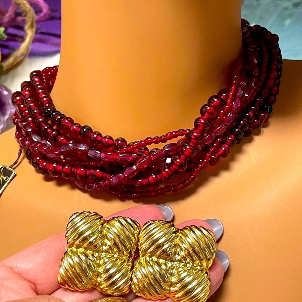 VINTAGE MARVELLA Multi-Strand Garnet Necklace.
❗️RARE FIND❗️